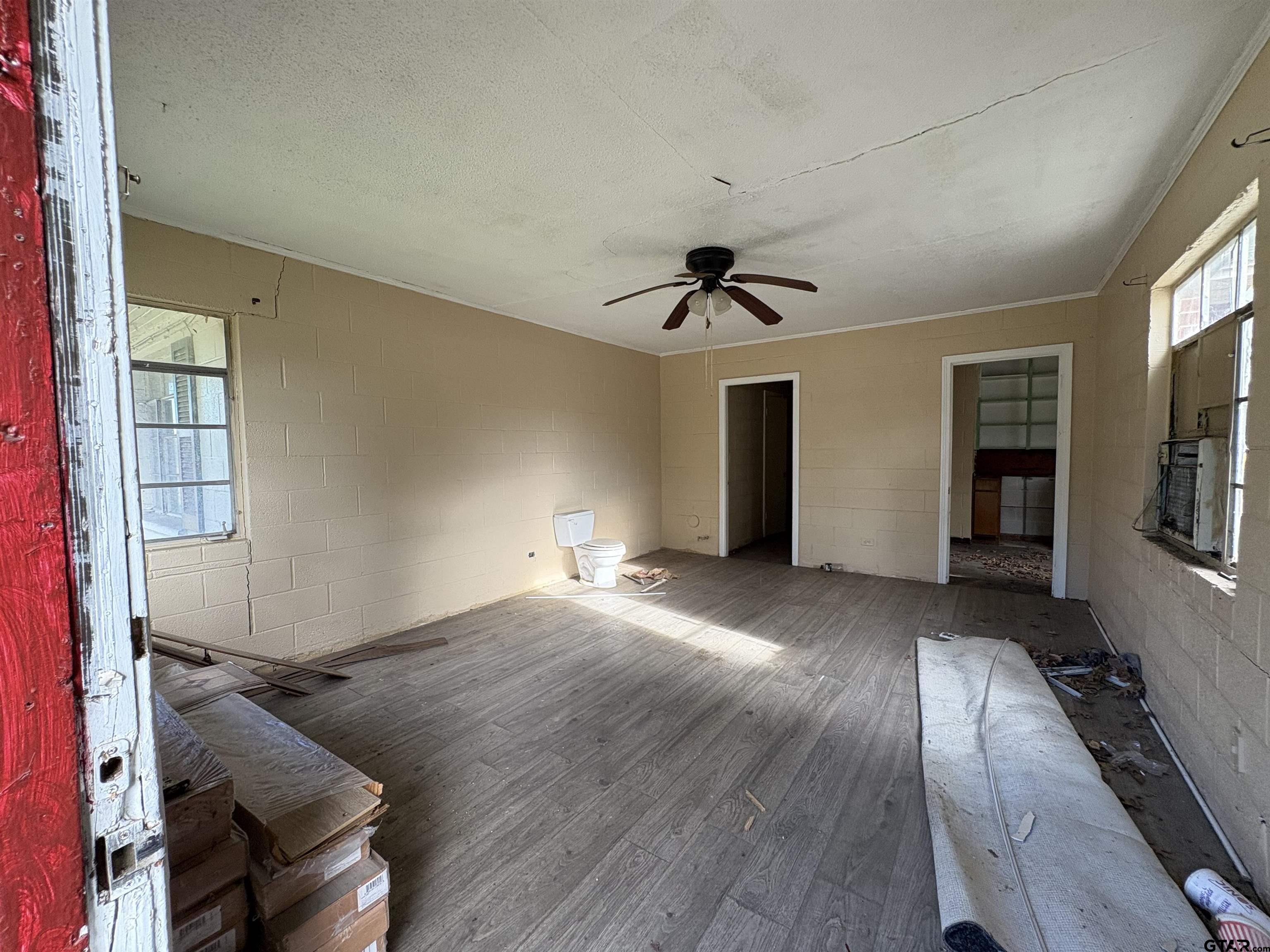 110 East 9th Street Mount Pleasant, TX 75455 - Photo 17 of 27 a living room with furniture and a ceiling fan