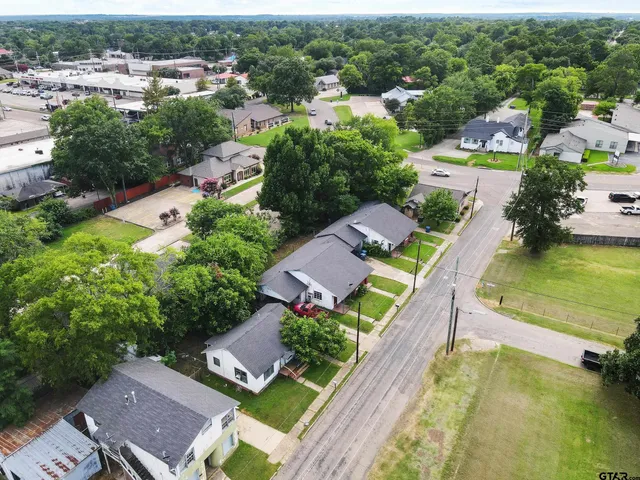 an aerial view of a house with yard swimming pool and outdoor seating