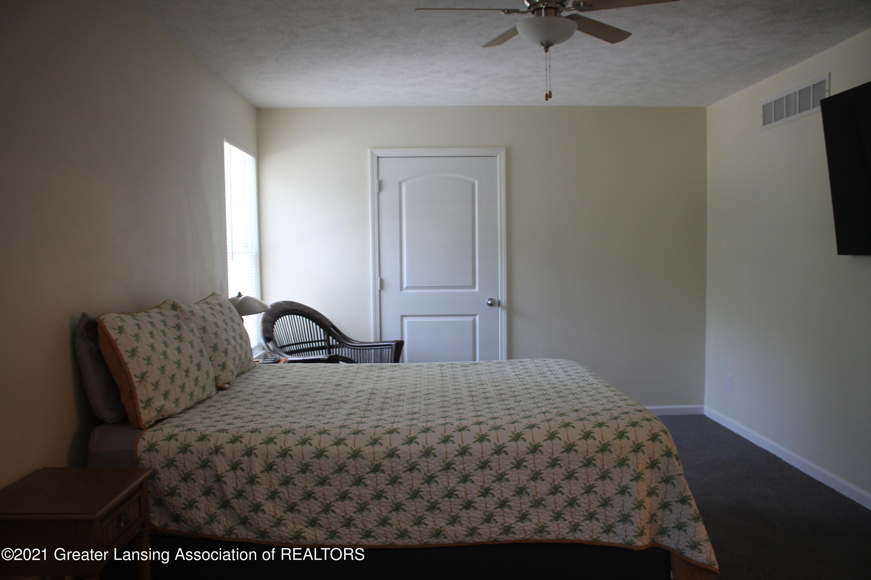 6327 Hilliard Road Lansing, MI 48911 - Photo 24 of 35 IMG_9379