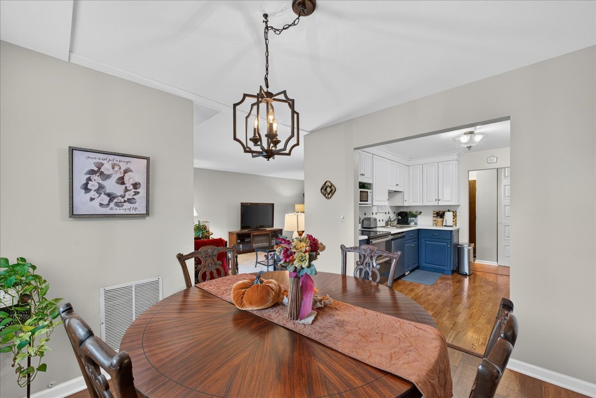 460 Raintree Court, Unit 1H Glen Ellyn, IL 60137 - Photo 13 of 30 Gallery Image 13