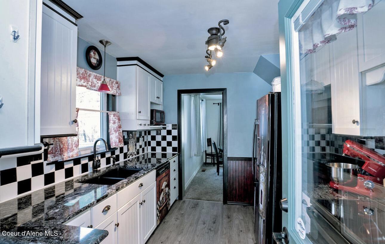 332 Main Street Wardner, ID 83837 - Photo 18 of 42 Kitchen