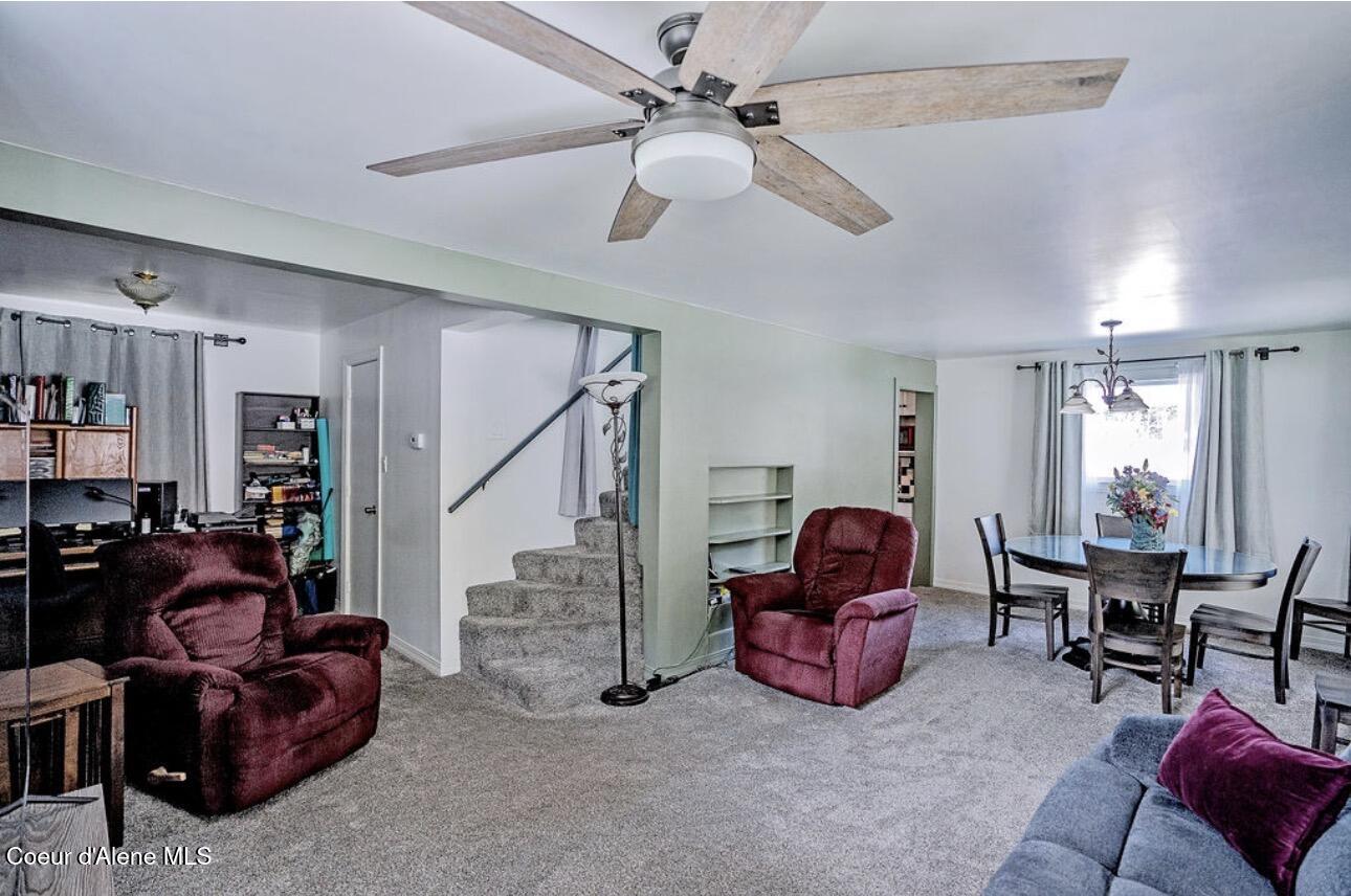 332 Main Street Wardner, ID 83837 - Photo 21 of 42 Living room