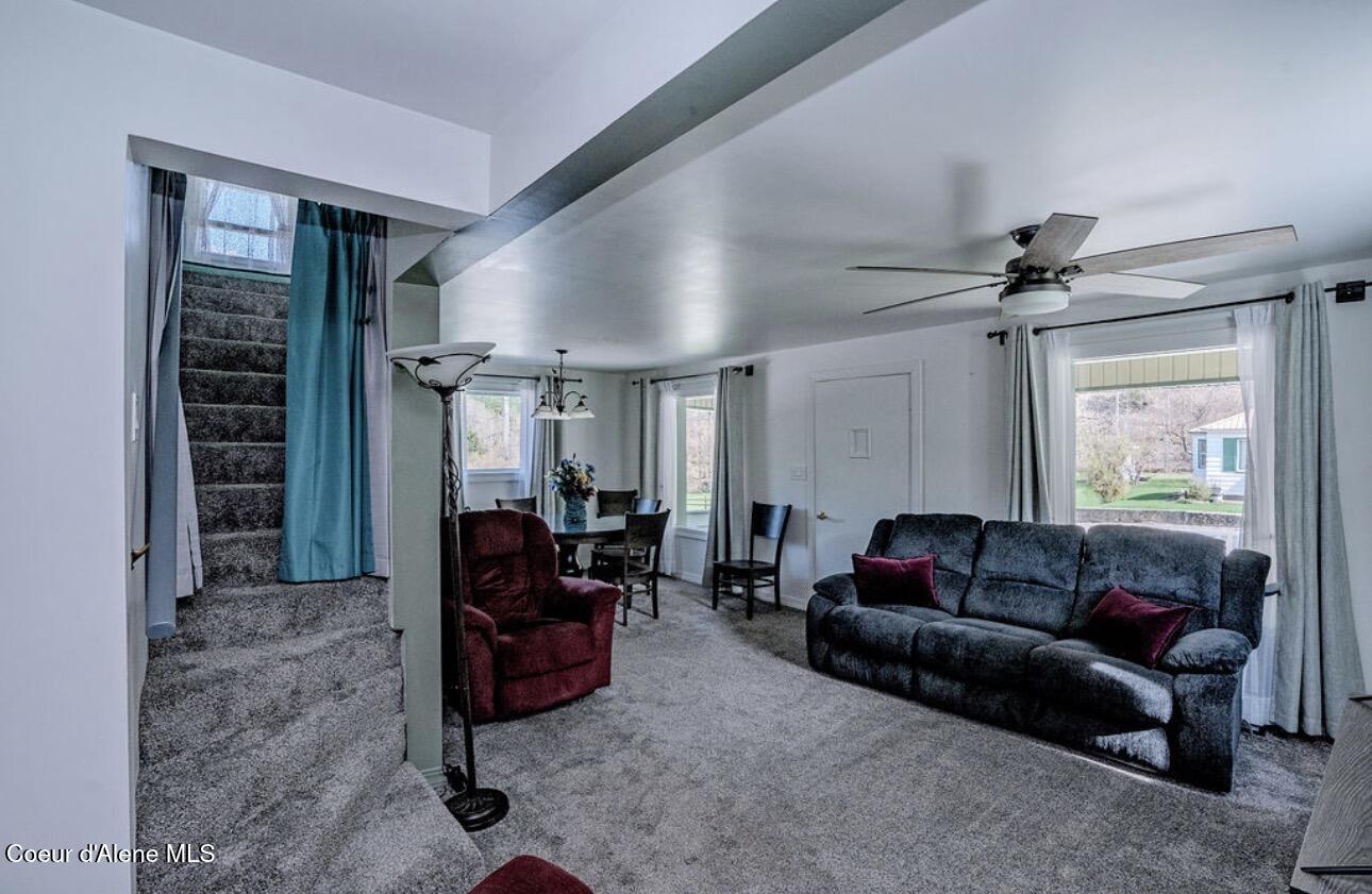 332 Main Street Wardner, ID 83837 - Photo 22 of 42 Livingroom