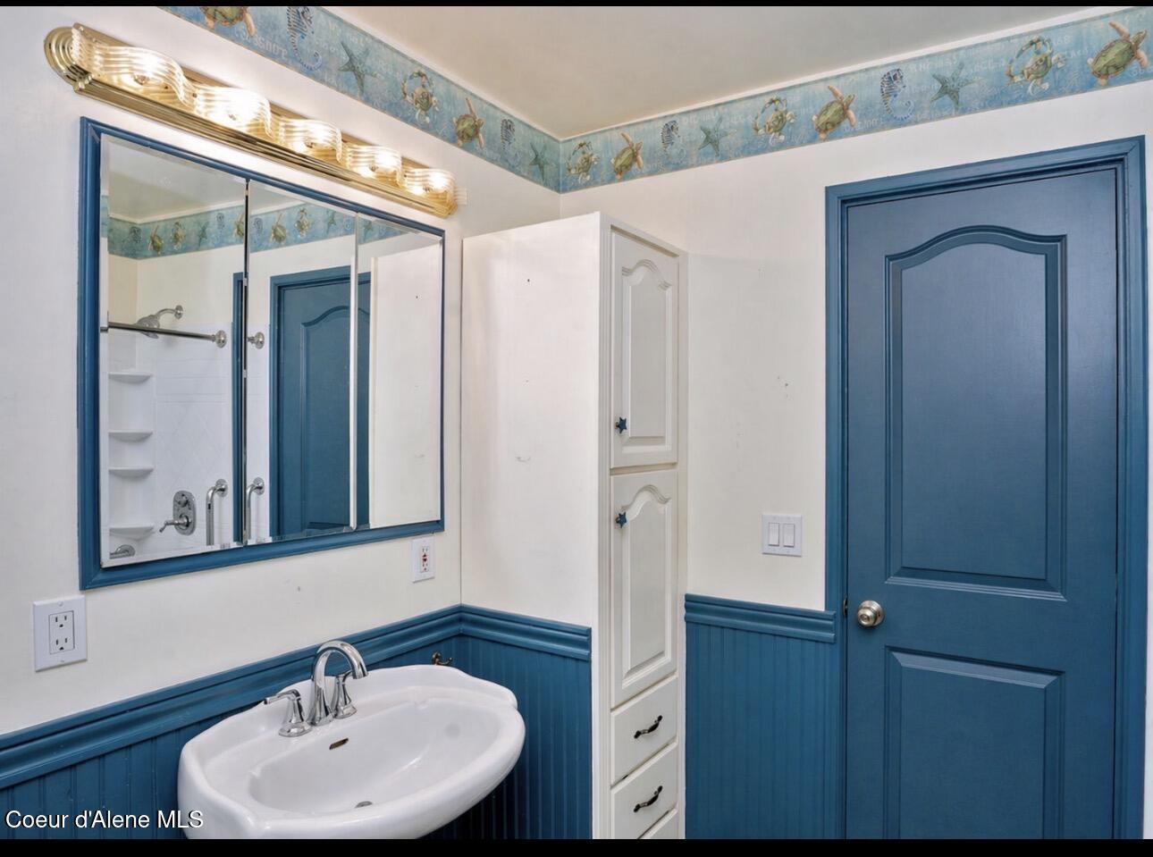 332 Main Street Wardner, ID 83837 - Photo 31 of 42 Bathroom