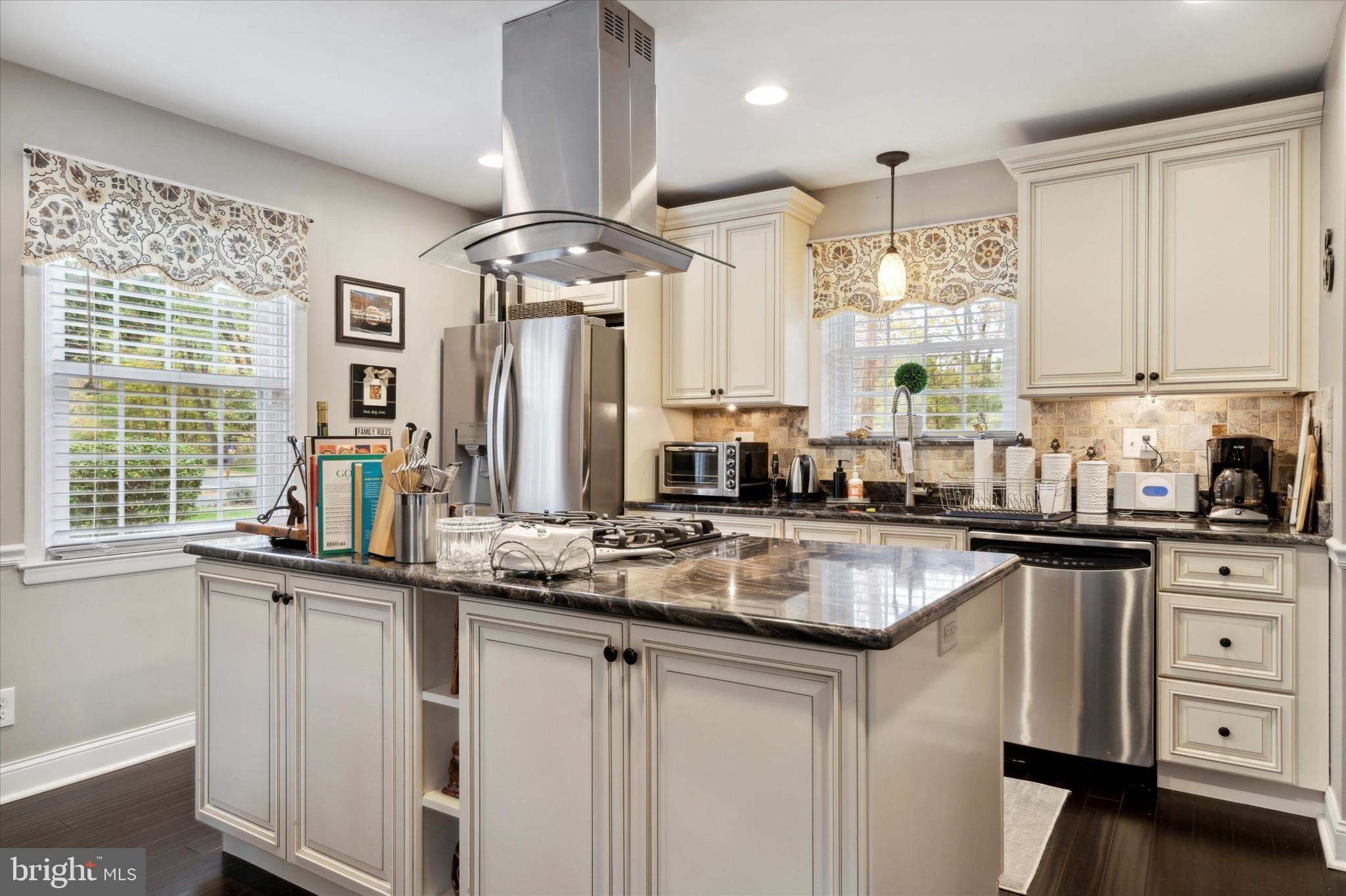 918 East Cathedral Road Philadelphia, PA 19128 - Photo 12 of 35