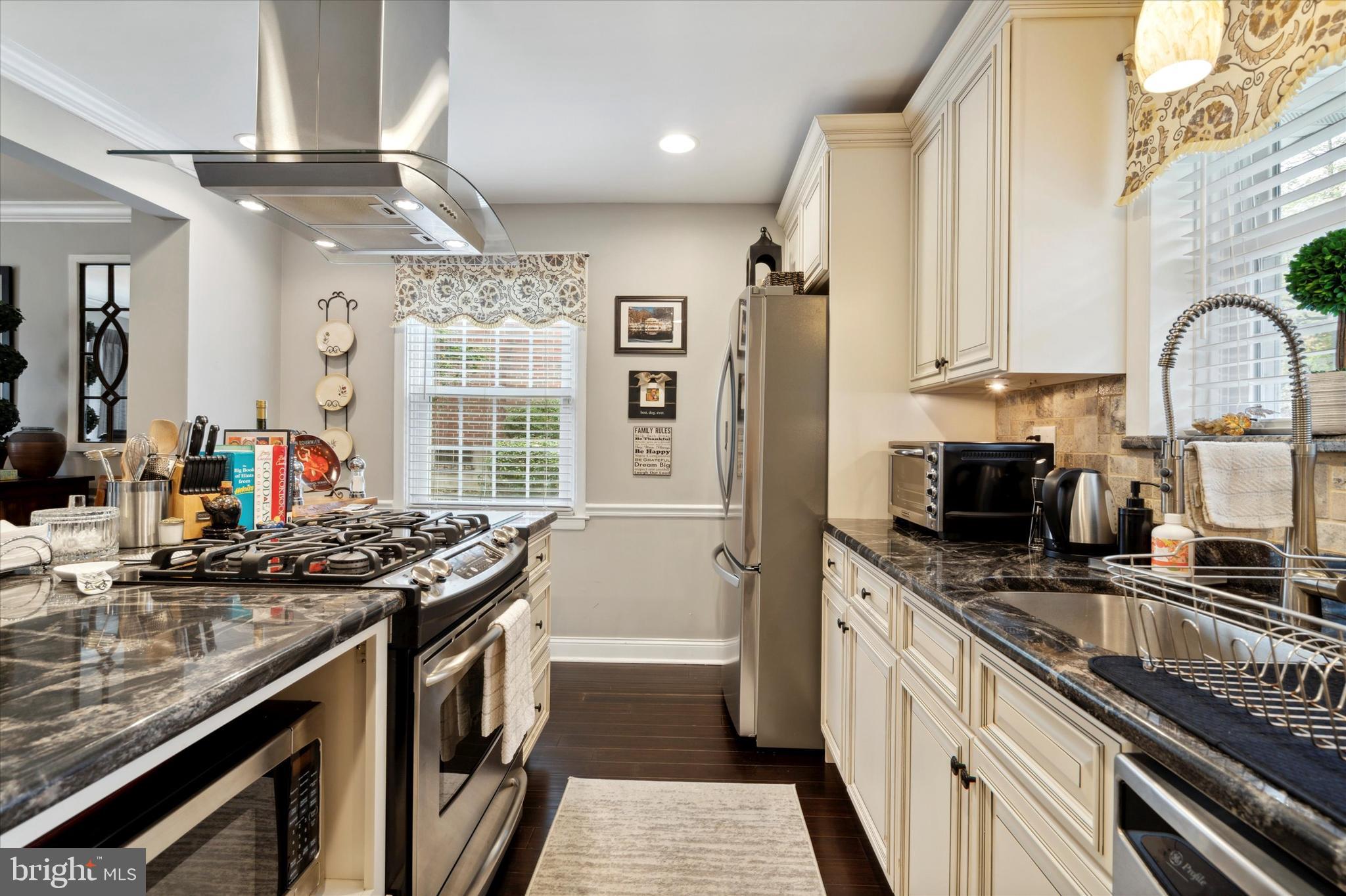 918 East Cathedral Road Philadelphia, PA 19128 - Photo 13 of 35