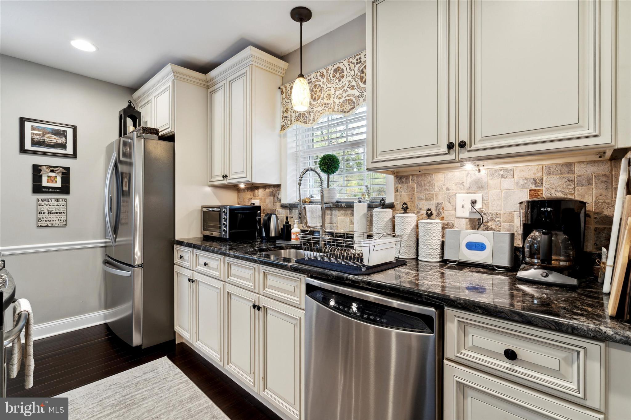 918 East Cathedral Road Philadelphia, PA 19128 - Photo 14 of 35