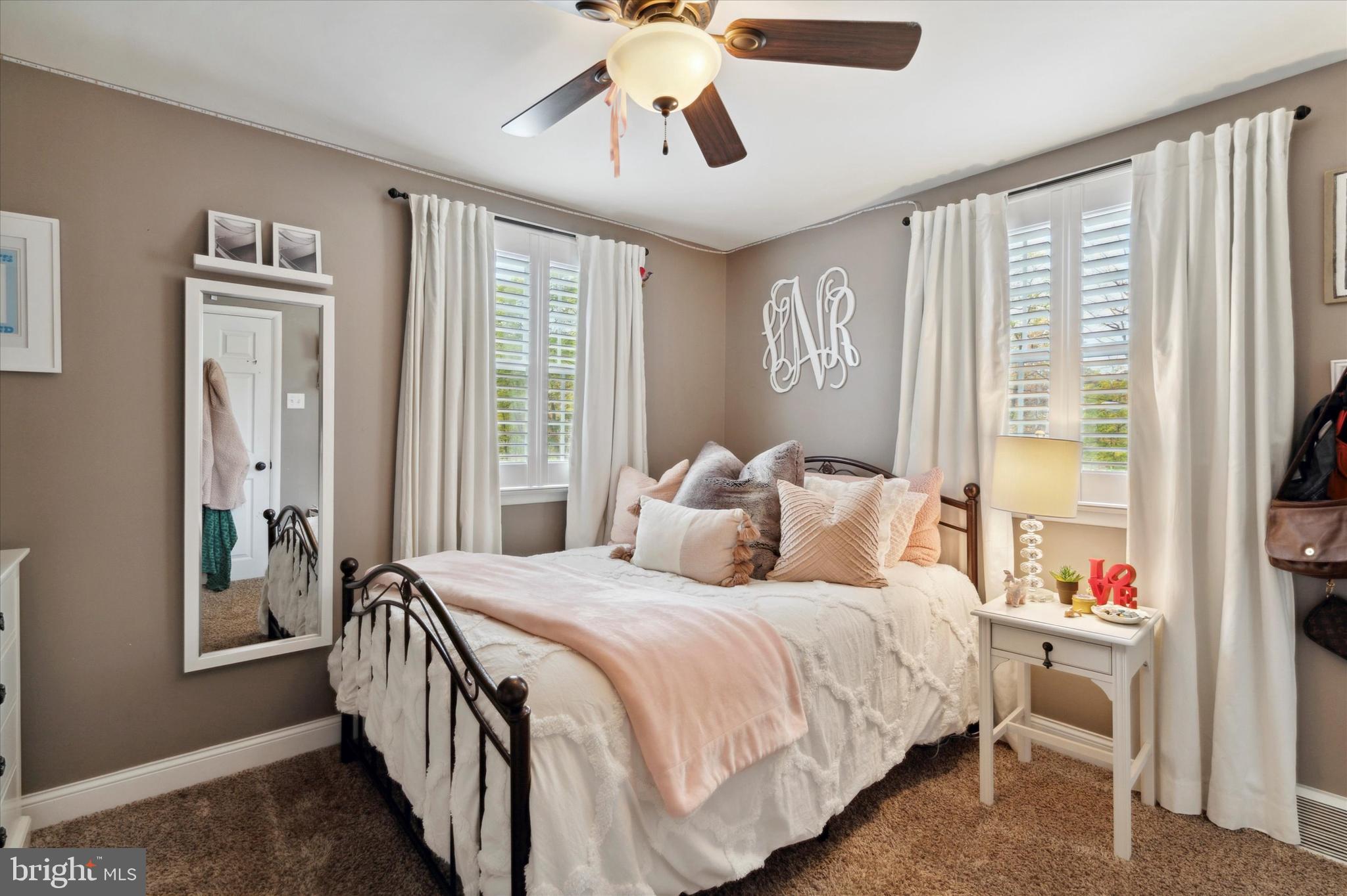 918 East Cathedral Road Philadelphia, PA 19128 - Photo 25 of 35