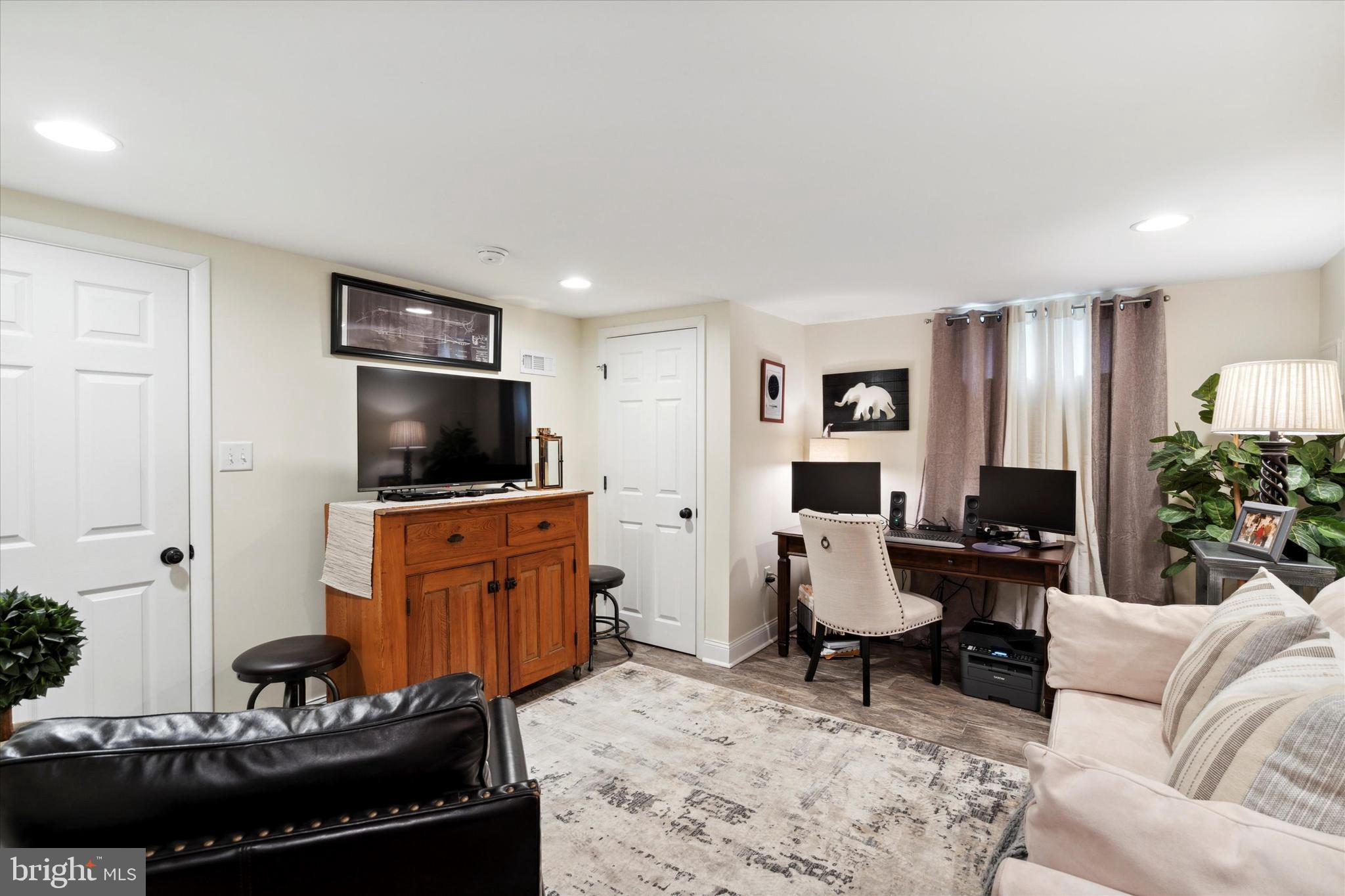 918 East Cathedral Road Philadelphia, PA 19128 - Photo 27 of 35