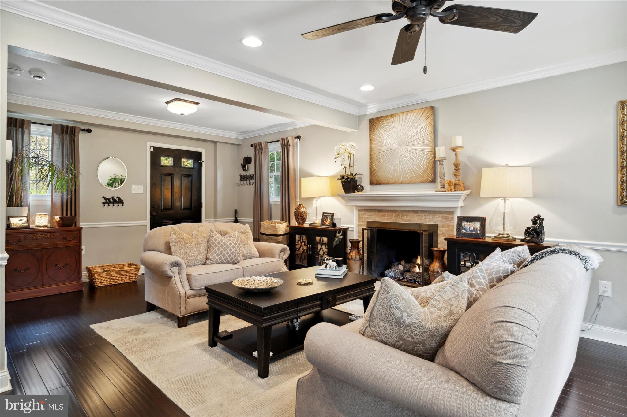 918 East Cathedral Road Philadelphia, PA 19128 - Photo 3 of 35