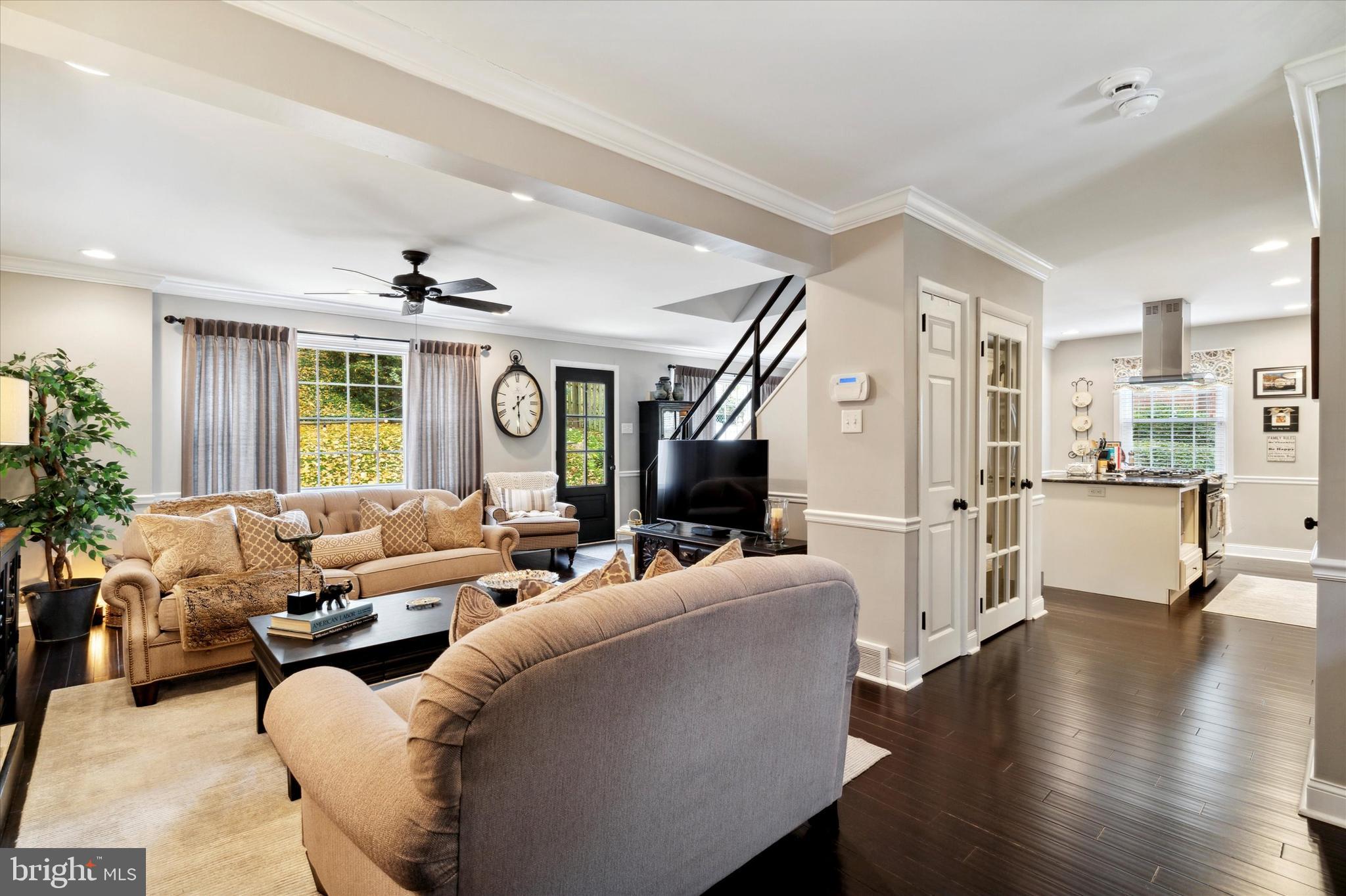 918 East Cathedral Road Philadelphia, PA 19128 - Photo 5 of 35