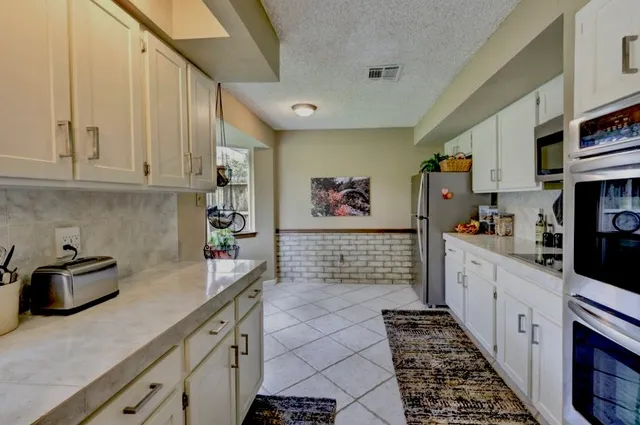 $376,900 | 11719 Cedar Form Lane, Meadows Place, TX 77477