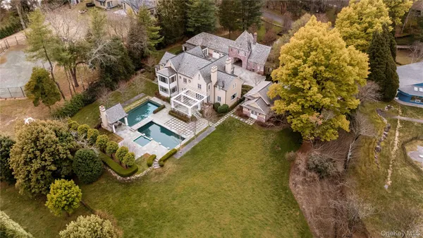 $5,699,000 | 8 Serenite Lane, Muttontown, NY 11791