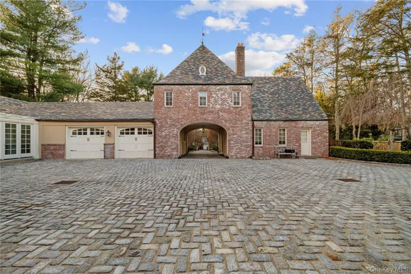 $5,699,000 | 8 Serenite Lane, Muttontown, NY 11791