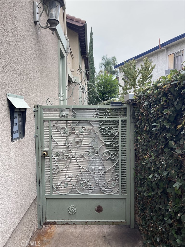 255 North Michigan Avenue Pasadena, CA 91106 - Photo 2 of 18 a view of entryway