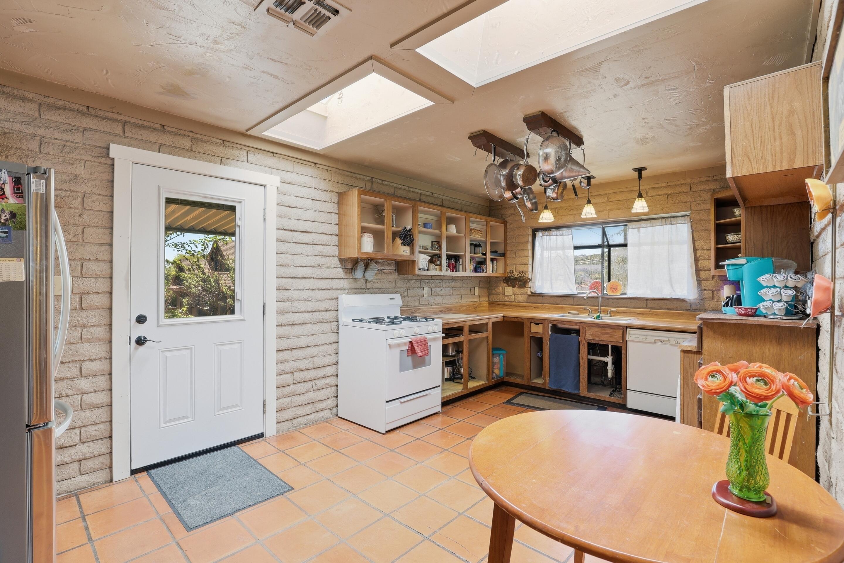 407 West Frontier Street Payson, AZ 85541 - Photo 8 of 33 Kitchen Main House (1)