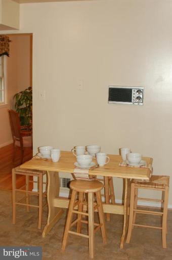 6305 Wayles Street Springfield, VA 22150 - Photo 3 of 14 Breakfast Area