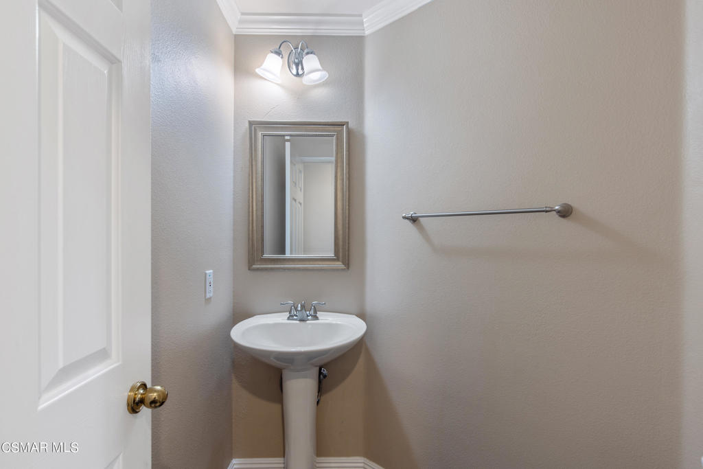 869 Aloe Lane Simi Valley, CA 93065 - Photo 17 of 31 a bathroom with a sink and mirror