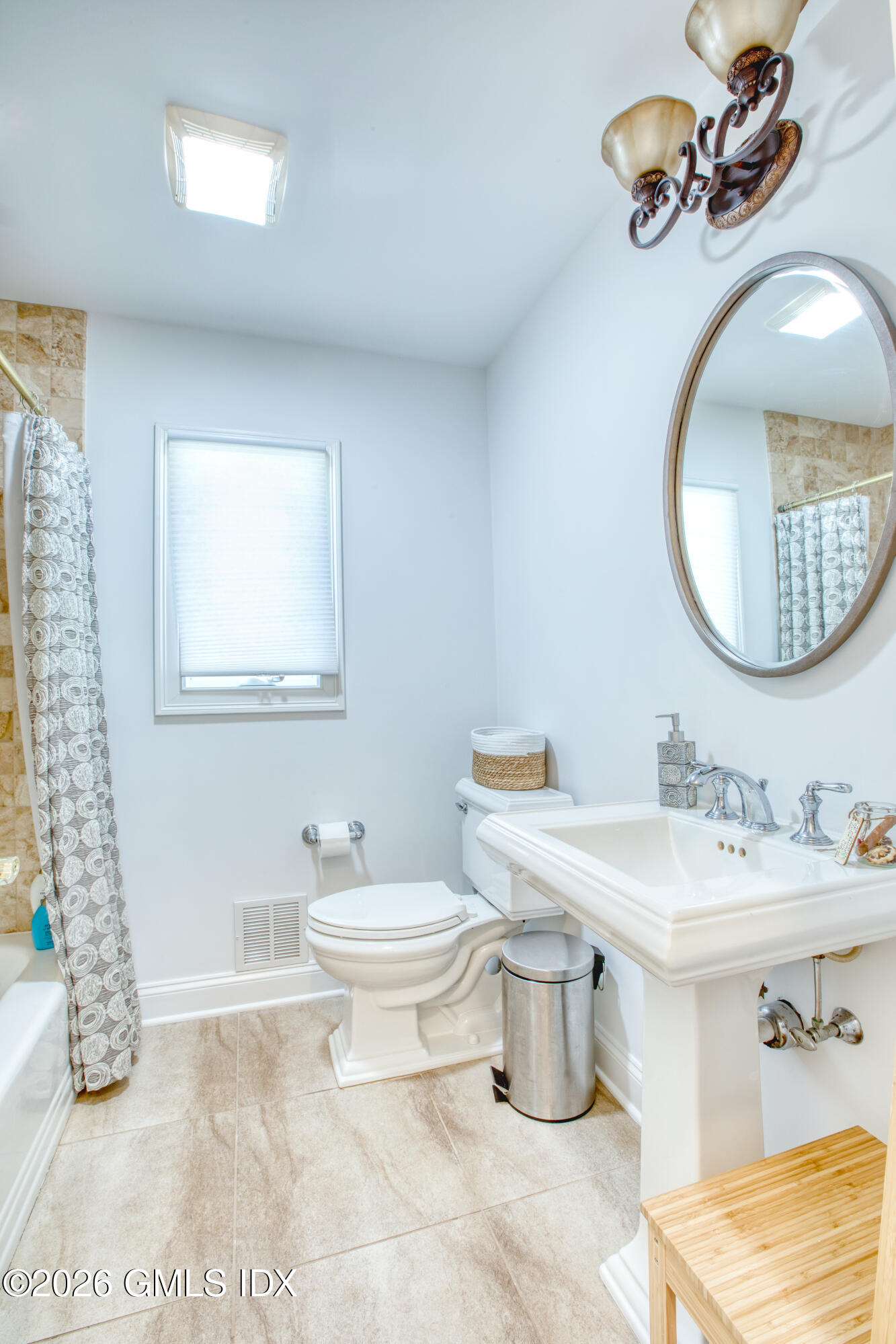 25 Weston Hill Road Riverside, CT 06878 - Photo 19 of 26 1st floor full bathroom