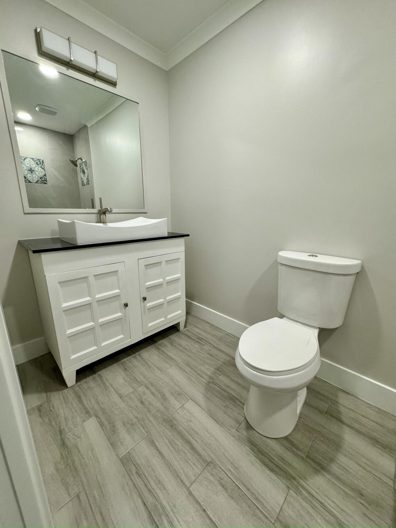 202 Windsor Road West Jupiter, FL 33469 - Photo 22 of 27 Guest Bath