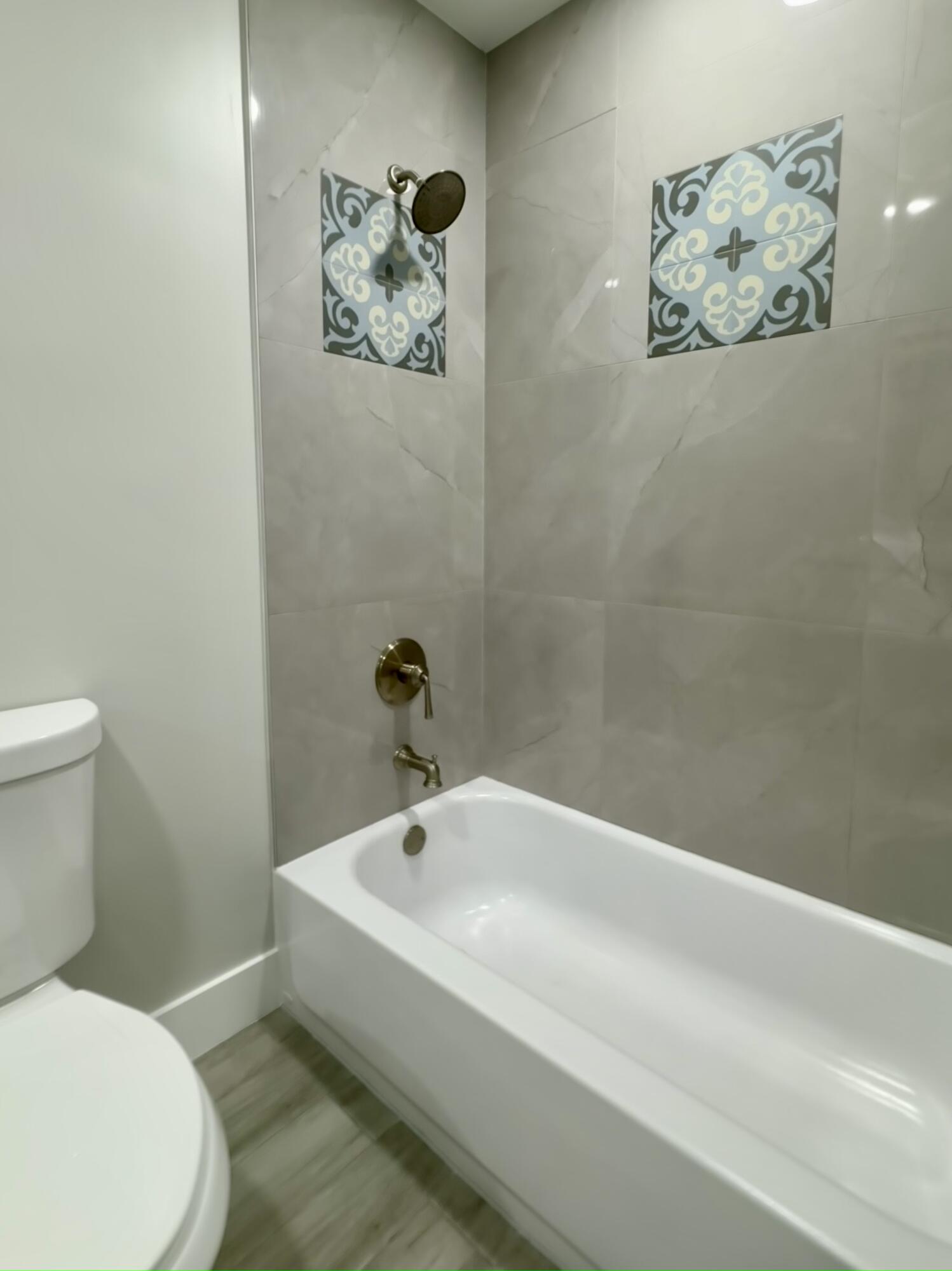 202 Windsor Road West Jupiter, FL 33469 - Photo 23 of 27 Guest Bath