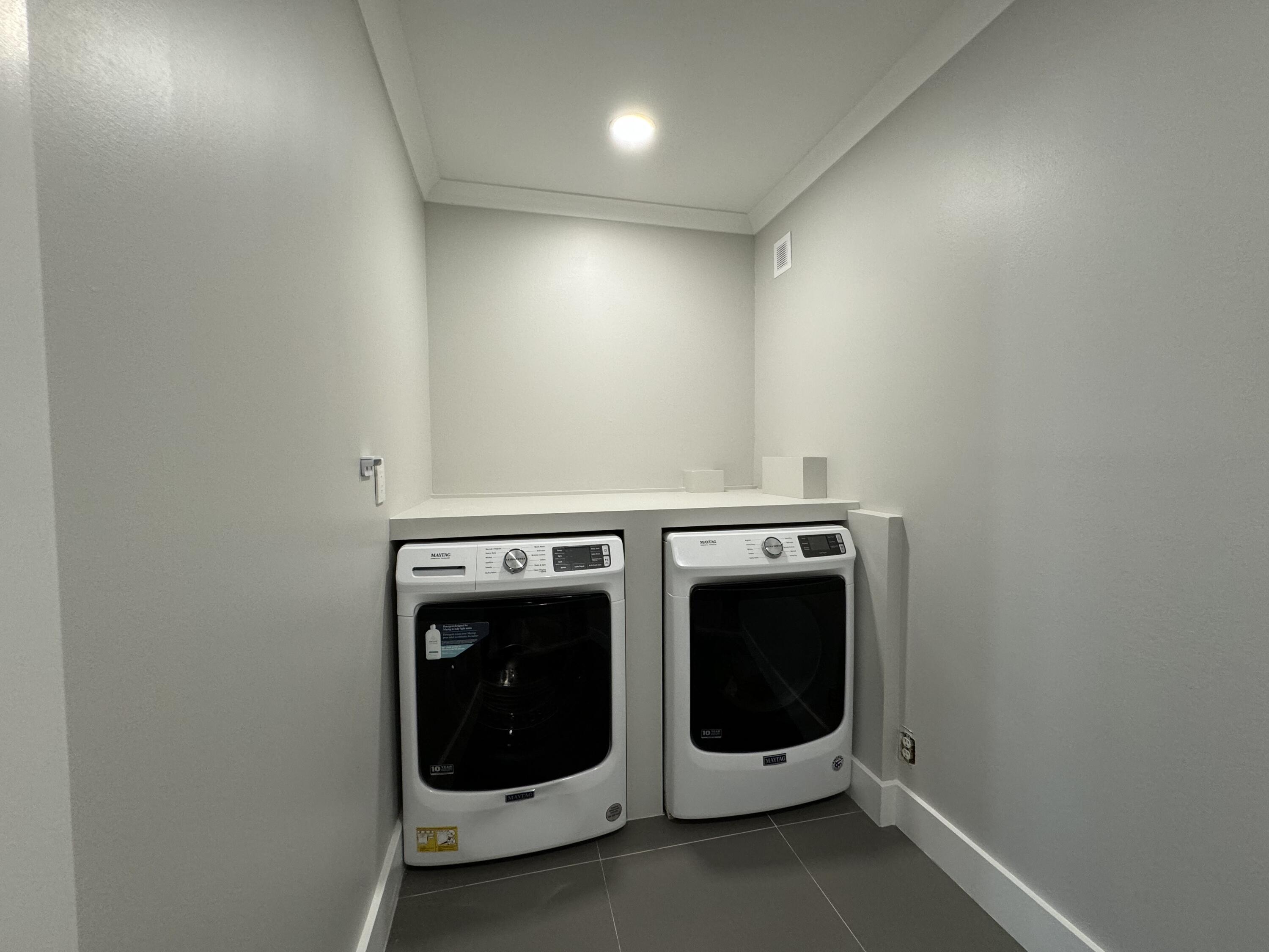 202 Windsor Road West Jupiter, FL 33469 - Photo 10 of 27 Laundry/Pantry