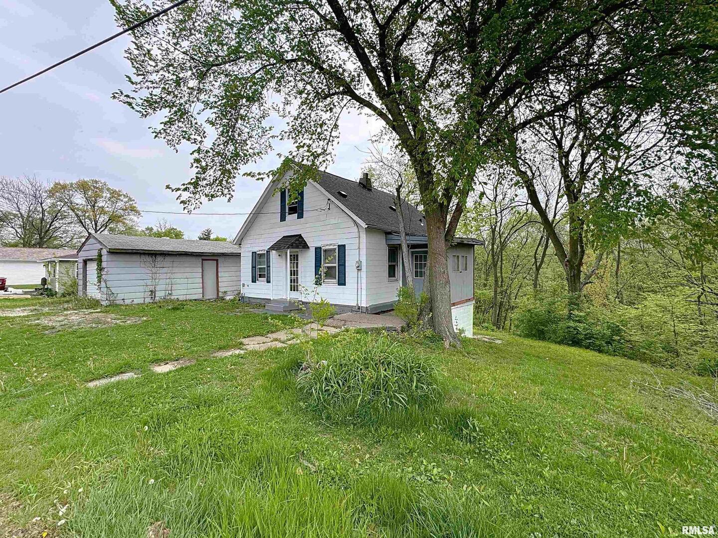 204 Main Avenue Matherville, IL 61263 - Photo 3 of 27 a front view of a house with a yard