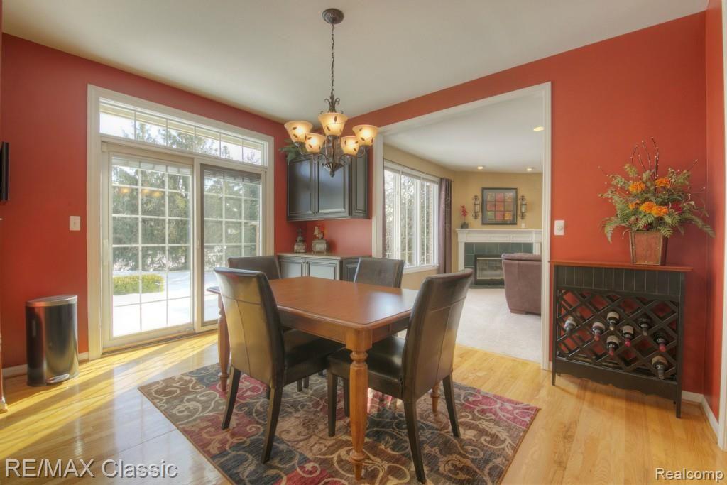 47855 Pavillon Road Canton, MI 48188 - Photo 8 of 34 Casual Dining Area