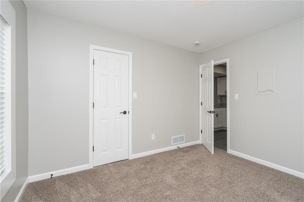 911 Ohio Street Lawrence, KS 66044 - Photo 10 of 57