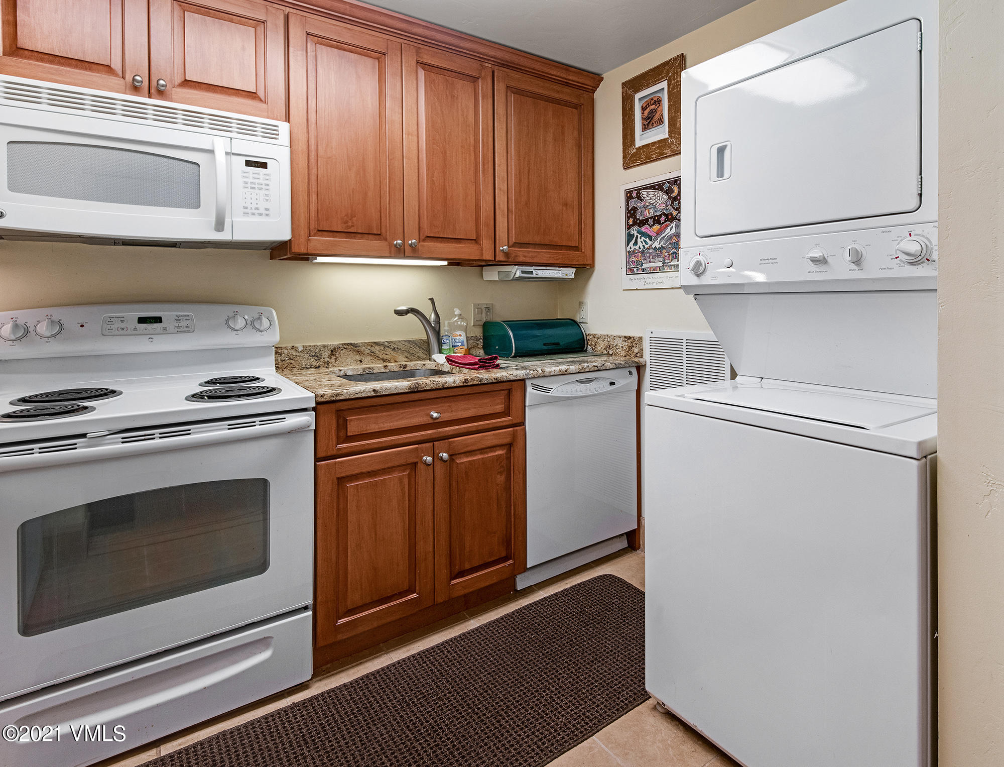 683 Eagle Crest Road Edwards, CO 81632 - Photo 37 of 47 a kitchen with stainless steel appliances granite countertop a stove and a microwave