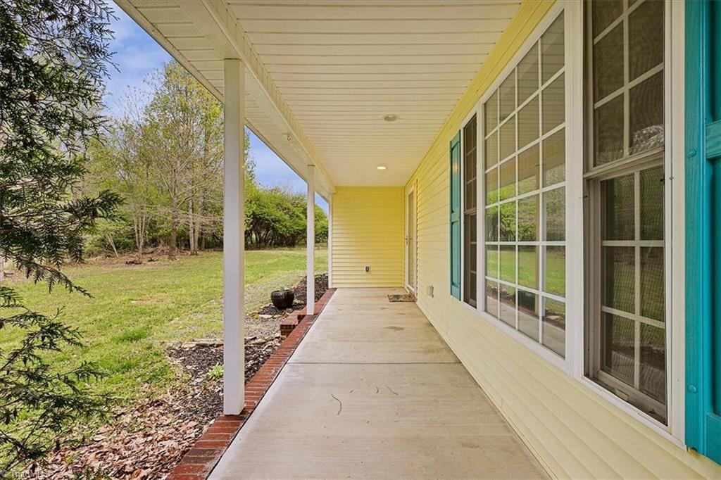 580 Bobcat Road Summerfield, NC 27358 - Photo 4 of 44 Rocking Chair Front Porch