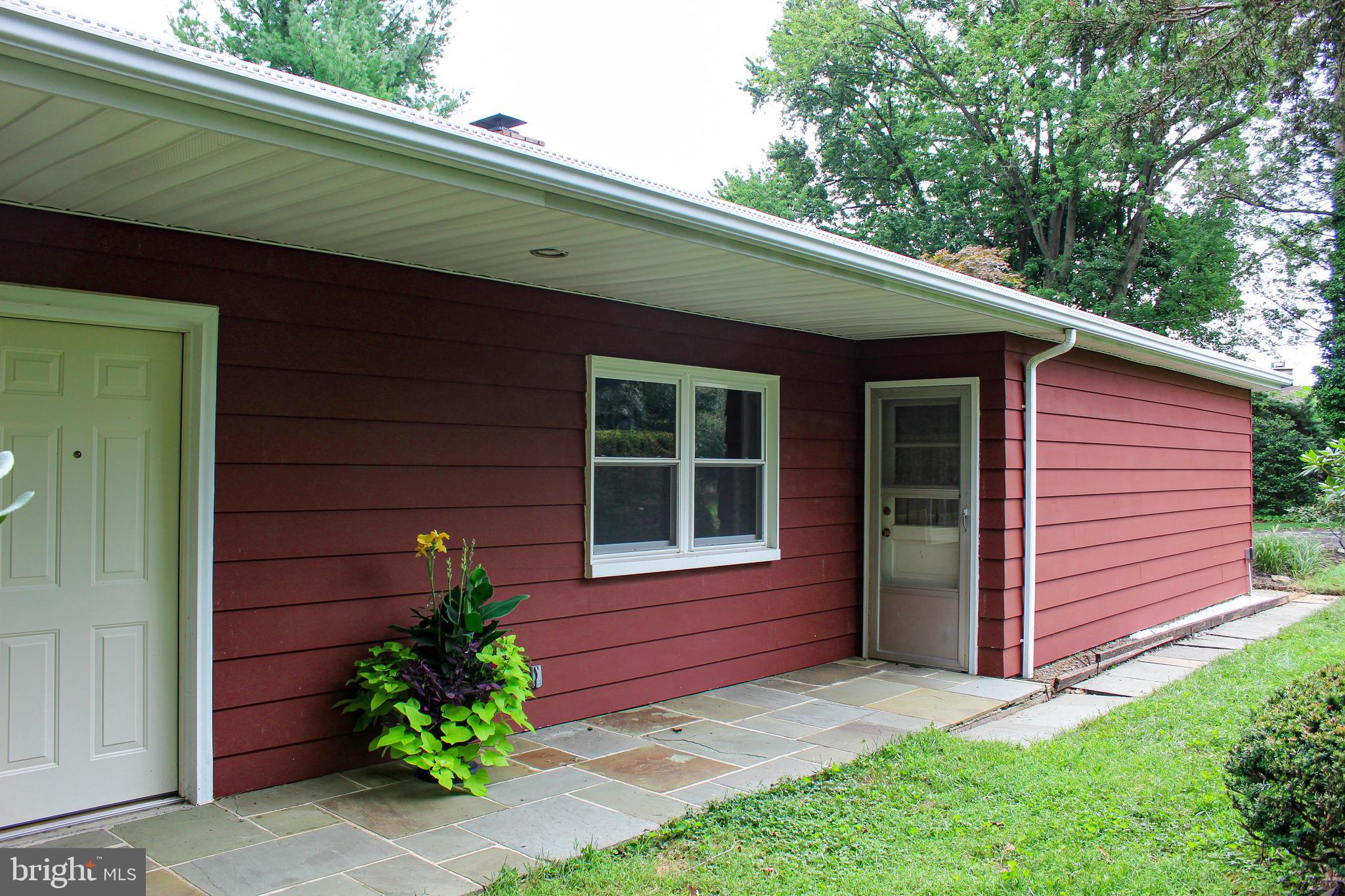12 Ridge Road Lititz, PA 17543 - Photo 4 of 49 Front of home