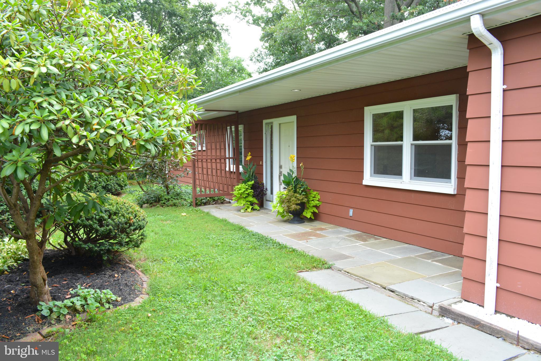 12 Ridge Road Lititz, PA 17543 - Photo 5 of 49 Front of home