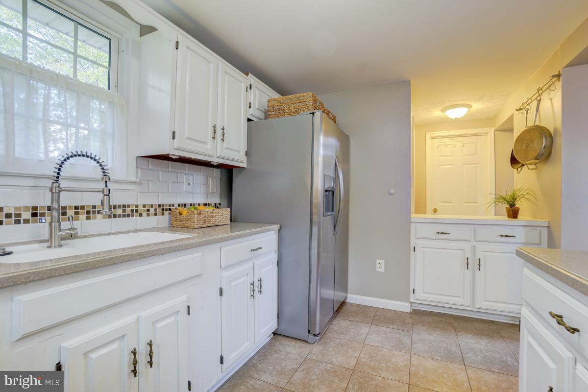 9406 Blackstone Road Manassas, VA 20110 - Photo 23 of 36 Newer Backsplash and Counters