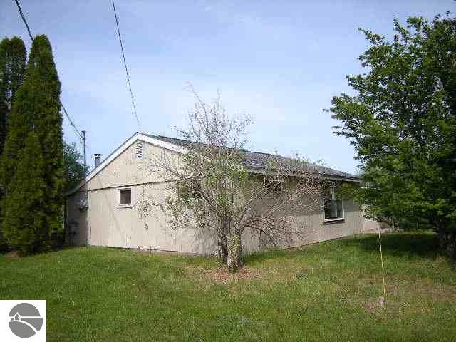 232 West Potter Road Traverse City, MI 49696 - Photo 2 of 9 1710364-1.JPG