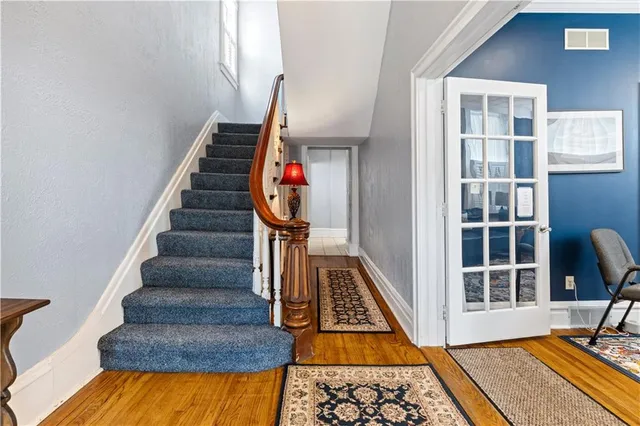 a view of entryway with a front door