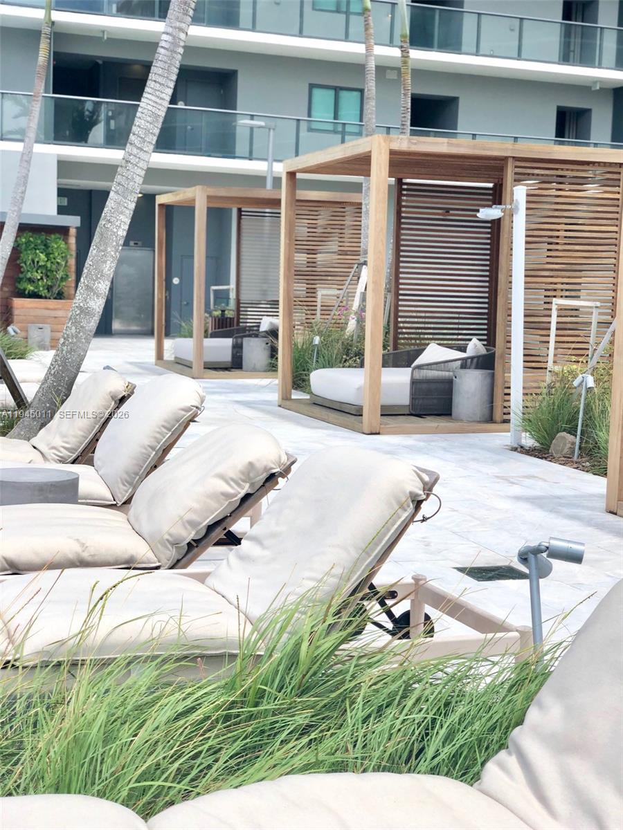 3131 Northeast 7th Avenue, Unit 3305 Miami, FL 33137 - Photo 21 of 44 a view of a house with backyard and porch