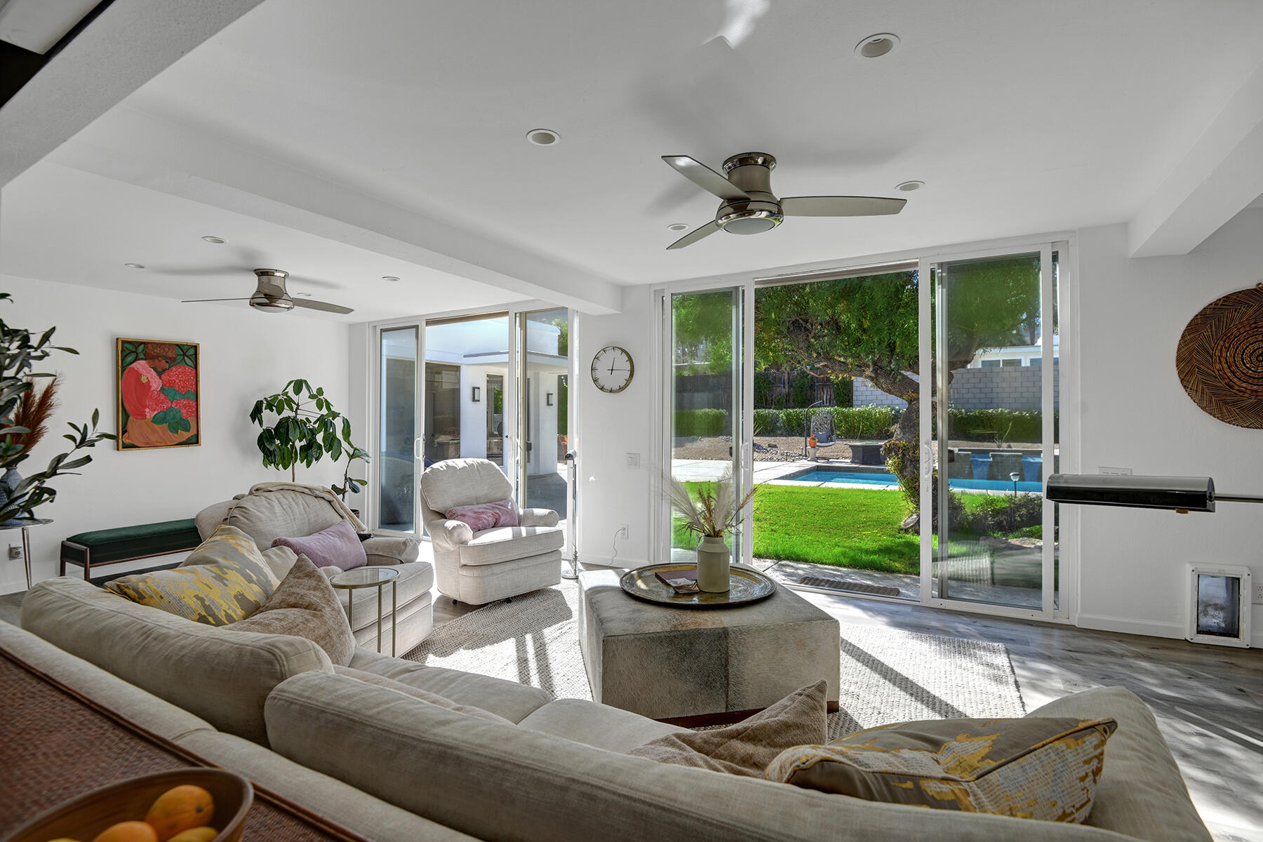 71355 Biskra Road Rancho Mirage, CA 92270 - Photo 29 of 57 LIVING ROOM REVERSE ANGLE TO POOL YARD M