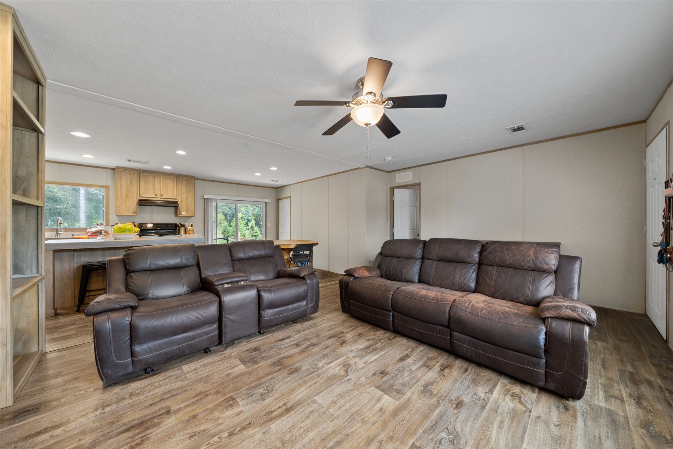 404 County Road 3295 Cleveland, TX 77327 - Photo 9 of 45