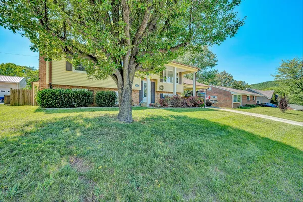 $320,000 | 3033 Parham Drive, Roanoke, VA 24014