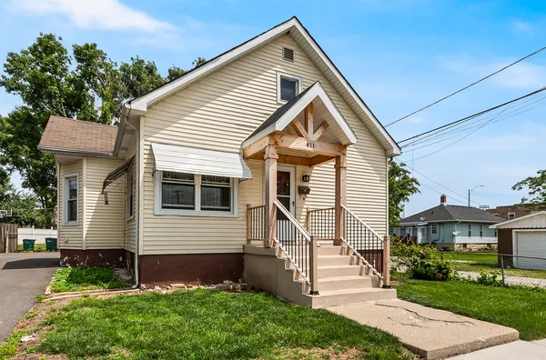 $1,800 | 411 Wallace Street, Joliet, IL 60436