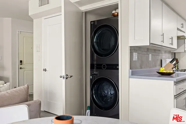 $3,300 | 252 West Spazier Avenue, Unit F, Burbank, CA 91502