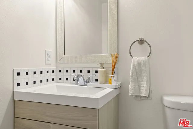 $3,300 | 252 West Spazier Avenue, Unit F, Burbank, CA 91502