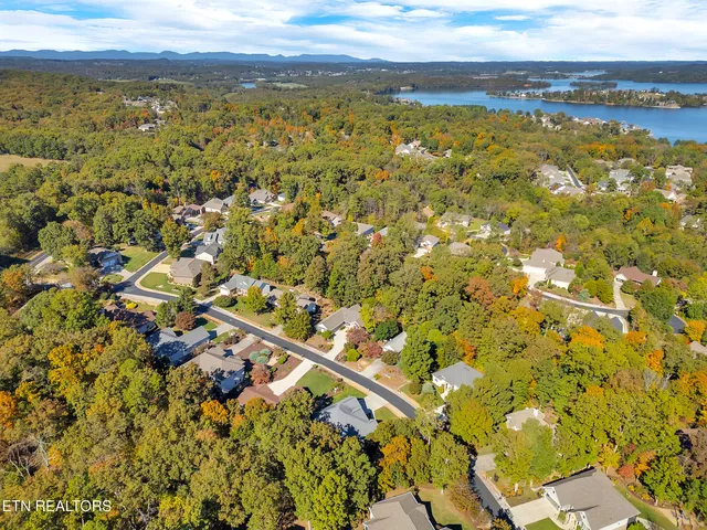 $699,900 | 110 Seminole Lane, Loudon, TN 37774