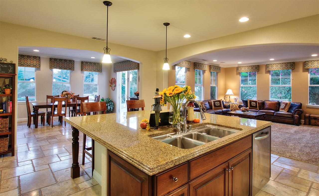 2562 Discovery Road Carlsbad, CA 92009 - Photo 13 of 25 Gallery Image 13