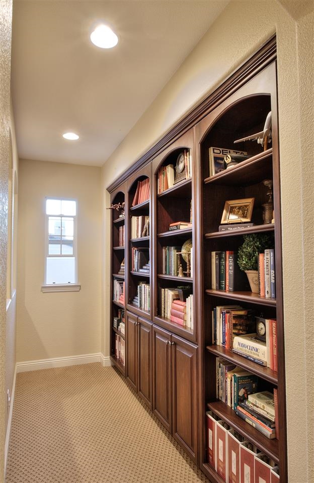 2562 Discovery Road Carlsbad, CA 92009 - Photo 17 of 25 Gallery Image 17
