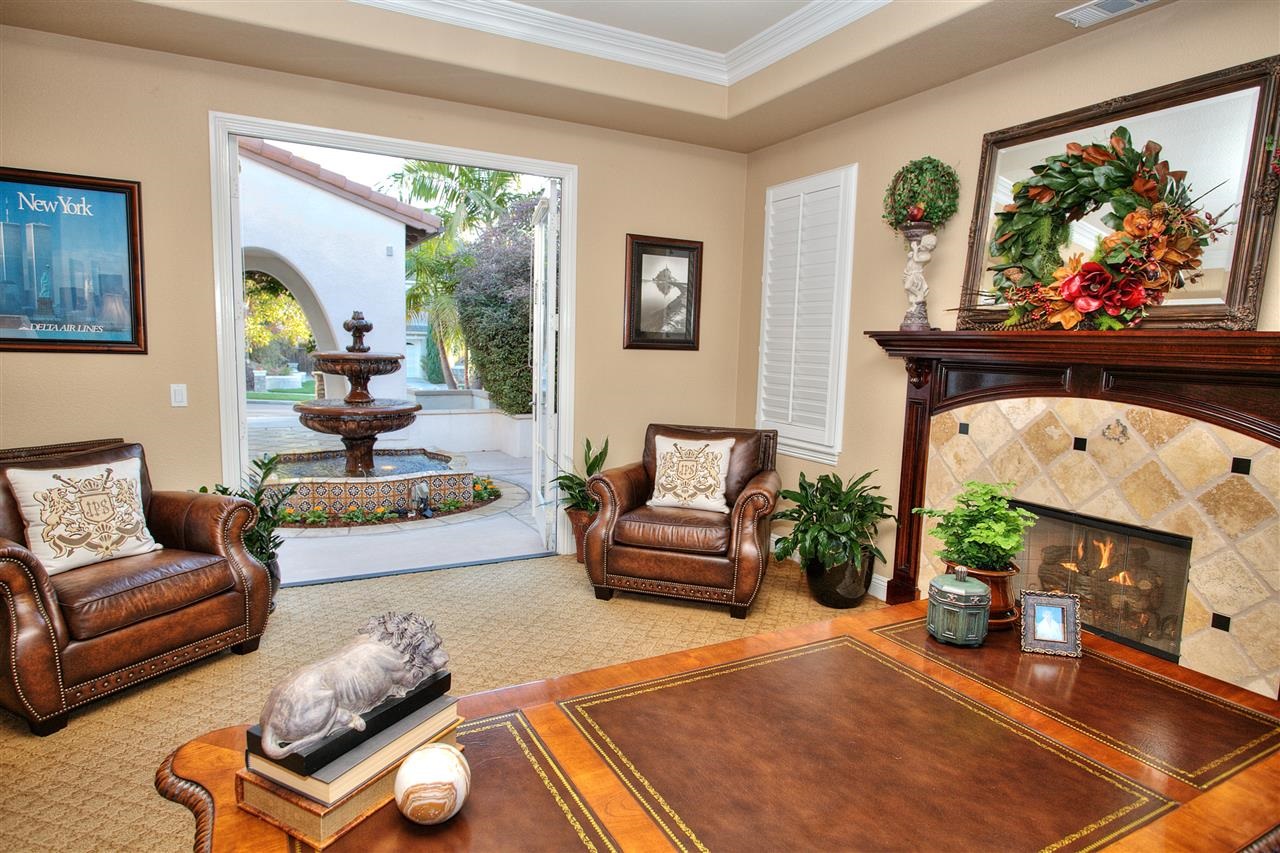 2562 Discovery Road Carlsbad, CA 92009 - Photo 4 of 25 Gallery Image 4