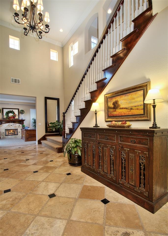 2562 Discovery Road Carlsbad, CA 92009 - Photo 5 of 25 Gallery Image 5