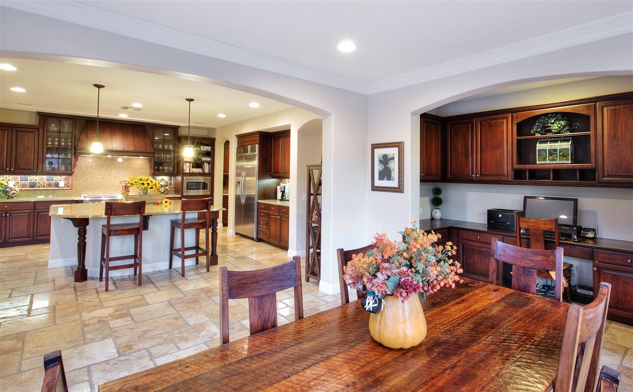 2562 Discovery Road Carlsbad, CA 92009 - Photo 10 of 25 Gallery Image 10