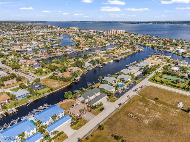 $299,999 | 1715 Southeast 46th Lane, Unit 2, Cape Coral, FL 33904
